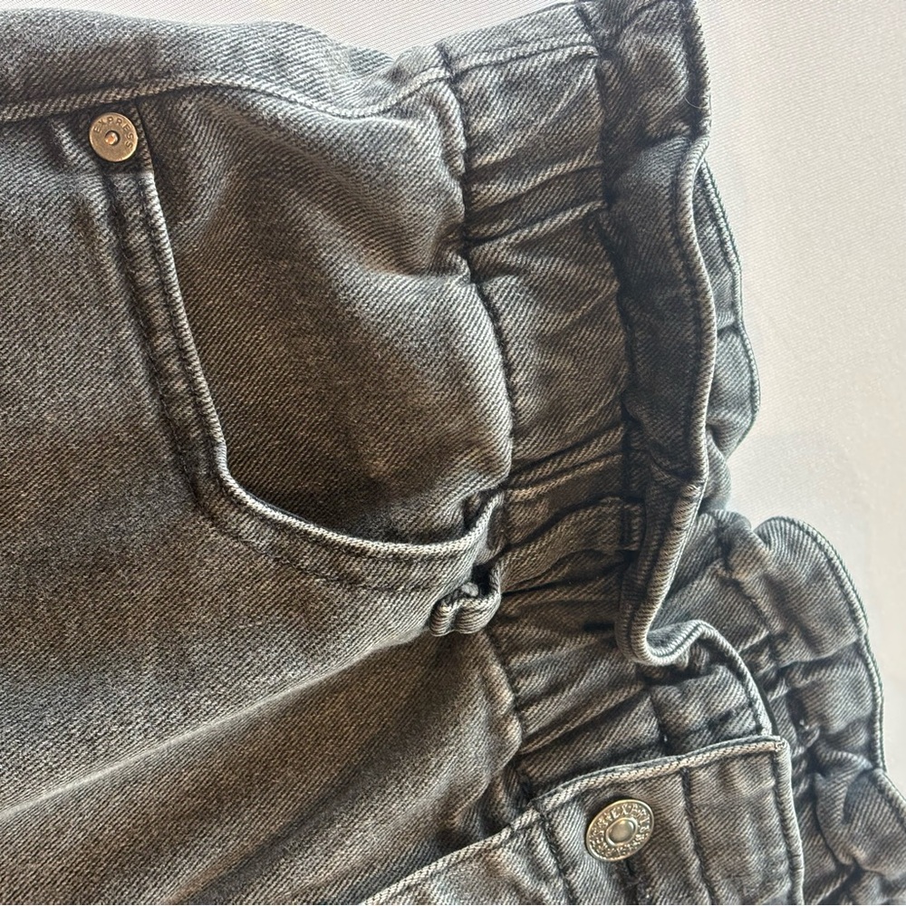 EXPRESS Women’s Black Wash Super High Rise Mom Jean Size 10 - Picture 7 of 13